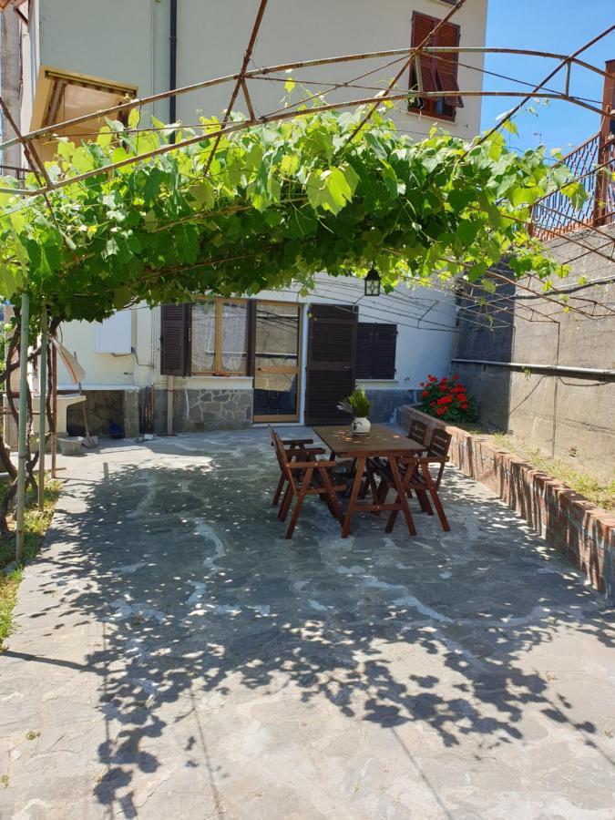 La Casa Dei Limoni Apartment Казарца Лигуре Екстериор снимка