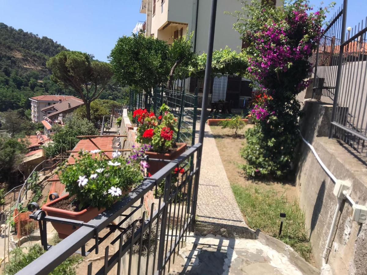 La Casa Dei Limoni Apartment Казарца Лигуре Екстериор снимка