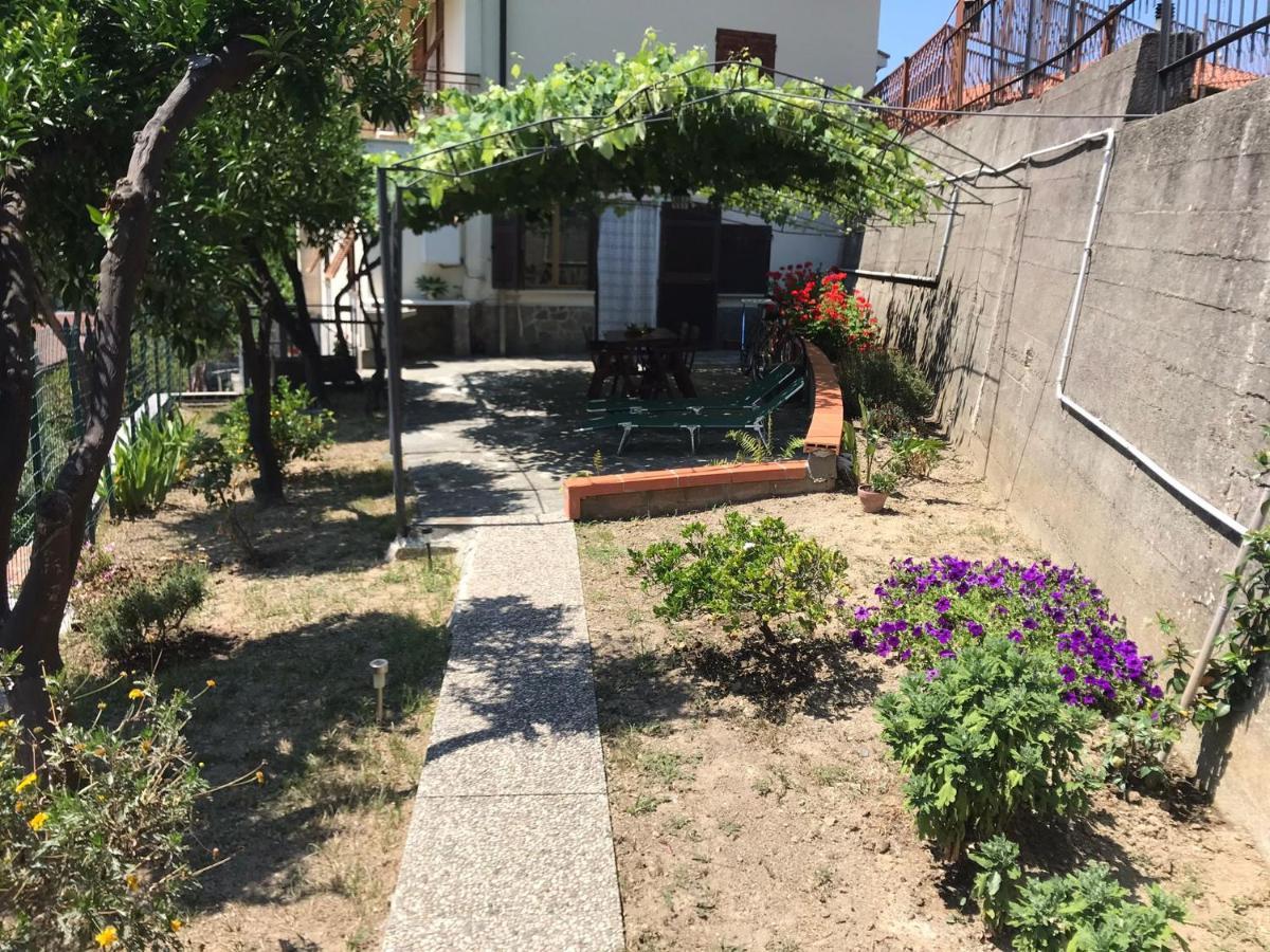La Casa Dei Limoni Apartment Казарца Лигуре Екстериор снимка