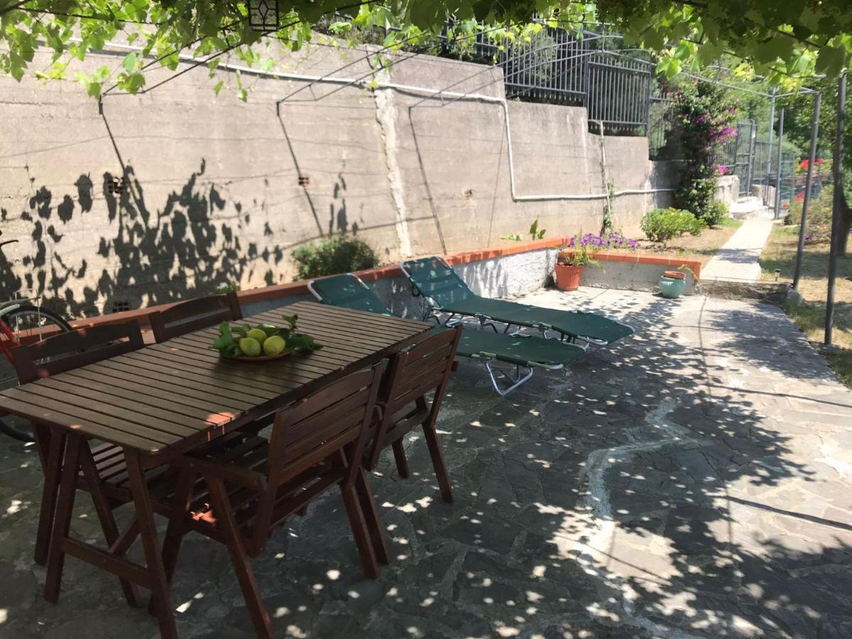 La Casa Dei Limoni Apartment Казарца Лигуре Екстериор снимка